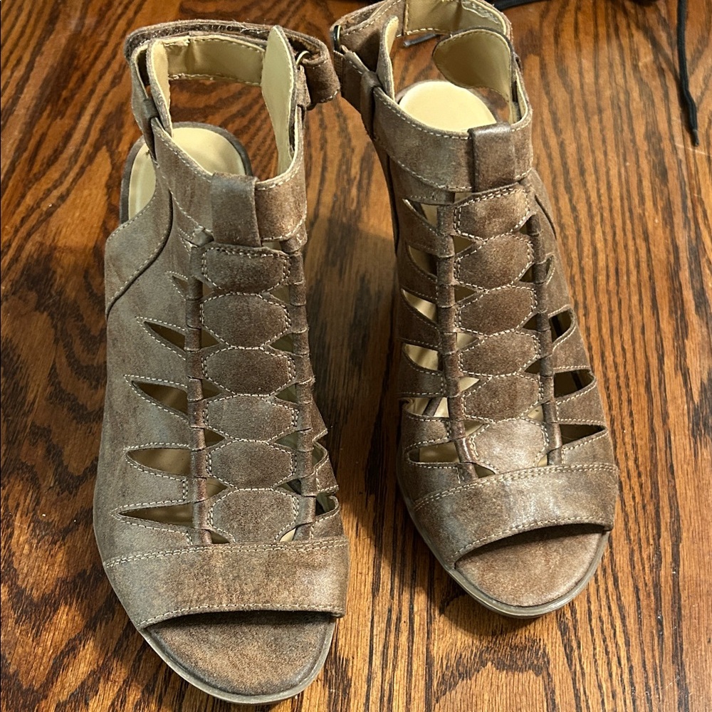 Naturalizer Talan open toe sandals size 7